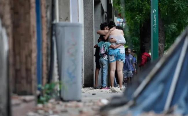 146人逃离美国回国住酒店 当晚遇强震仅12人幸存 146人逃离美国回国住酒店 当晚遇强震仅12人幸存