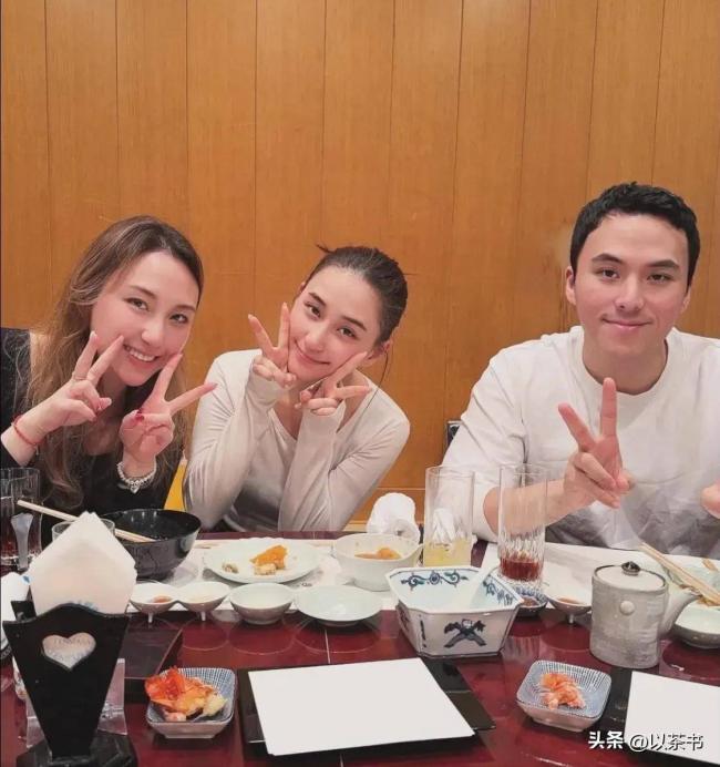 他们早已离婚:一个独自养娃,一个向名媛求婚 他们早已离婚:一个独自养娃,一个向名媛求婚