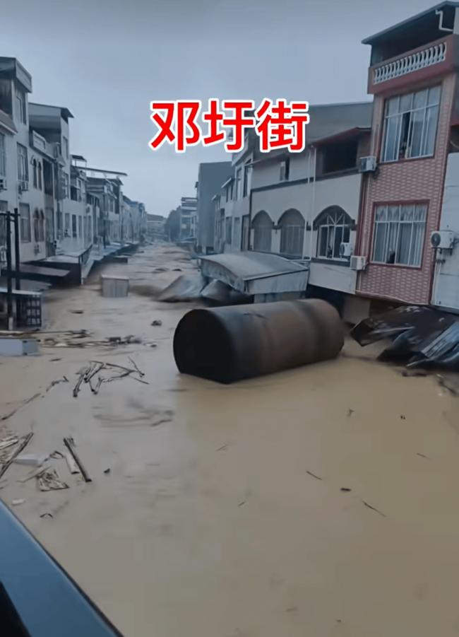 请把目光分一点给洪水,广西,挺住 请把目光分一点给洪水,广西,挺住