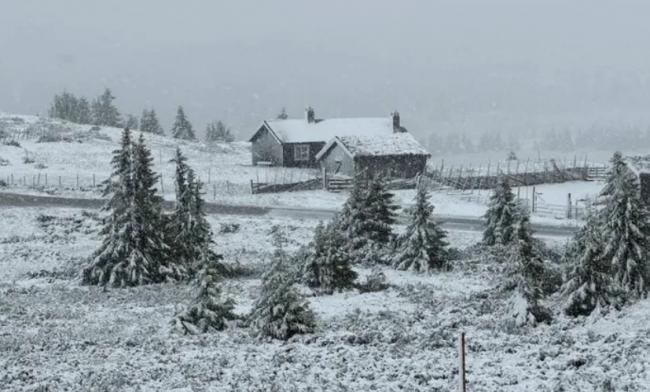 多国温度飙高热死人 欧洲这里却下雪了… 多国温度飙高热死人 欧洲这里却下雪了…