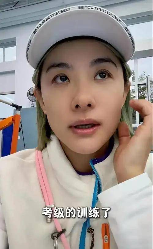47岁刘璇半小时吐了15次,连夜坐轮椅进急诊 47岁刘璇半小时吐了15次,连夜坐轮椅进急诊