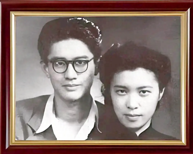 两面天才:乔冠华外交场合光芒万丈 私下如巨婴 两面天才:乔冠华外交场合光芒万丈 私下如巨婴