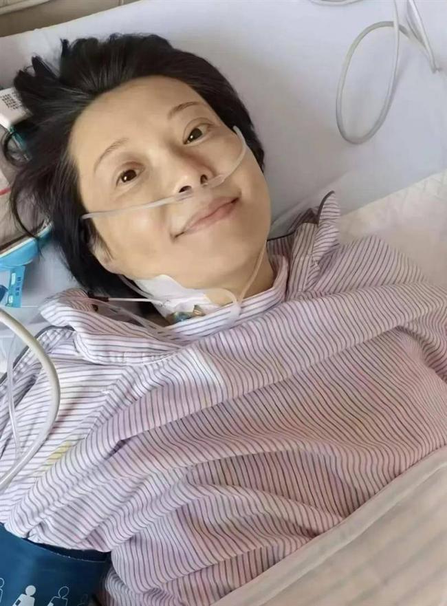 袁立坐轮椅回归!九死一生,狠打造谣者的脸 袁立坐轮椅回归!九死一生,狠打造谣者的脸