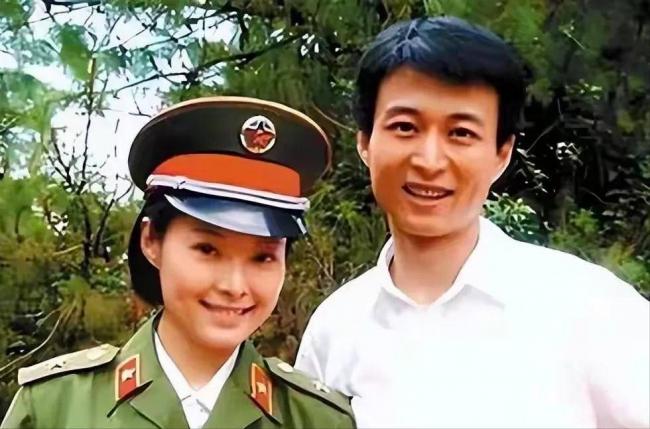 袁立坐轮椅回归!九死一生,狠打造谣者的脸 袁立坐轮椅回归!九死一生,狠打造谣者的脸