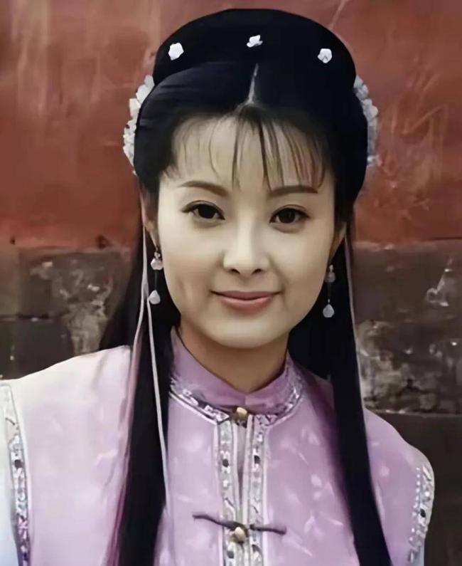 袁立坐轮椅回归!九死一生,狠打造谣者的脸 袁立坐轮椅回归!九死一生,狠打造谣者的脸