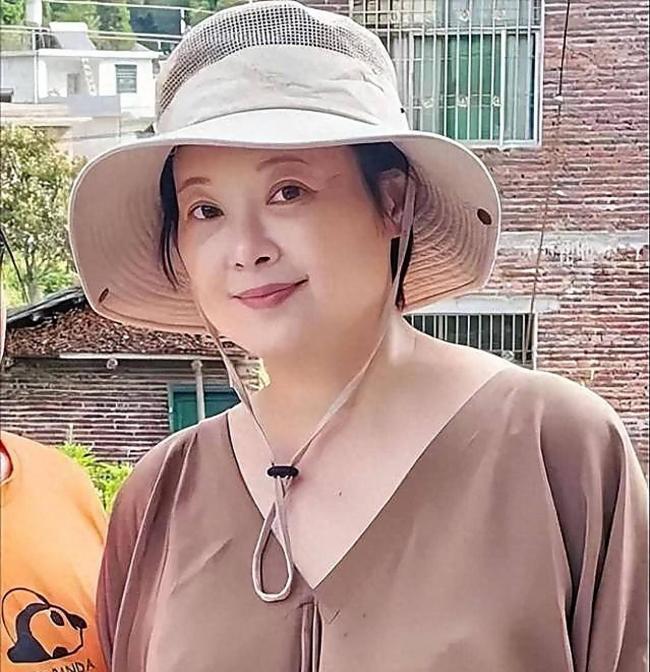 袁立坐轮椅回归!九死一生,狠打造谣者的脸 袁立坐轮椅回归!九死一生,狠打造谣者的脸