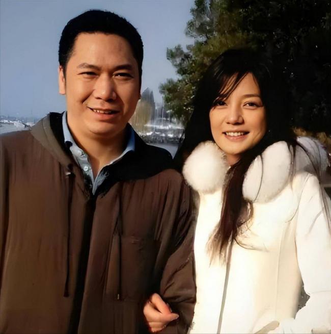 不是黄晓明和黄有龙!赵薇唯一能依靠的 只有他 不是黄晓明和黄有龙!赵薇唯一能依靠的 只有他