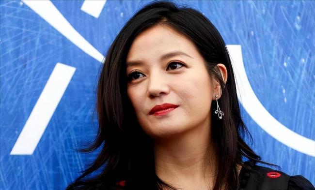 不是黄晓明和黄有龙!赵薇唯一能依靠的 只有他 不是黄晓明和黄有龙!赵薇唯一能依靠的 只有他