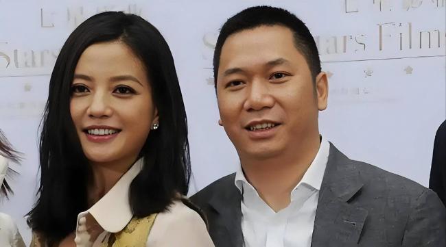 不是黄晓明和黄有龙!赵薇唯一能依靠的 只有他 不是黄晓明和黄有龙!赵薇唯一能依靠的 只有他