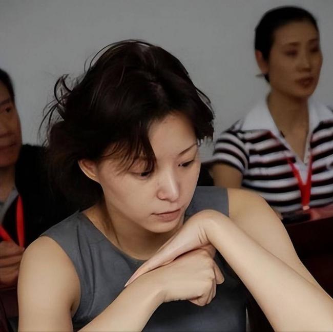 密春雷欠债9亿，原配金晶成赢家，董卿满盘皆输