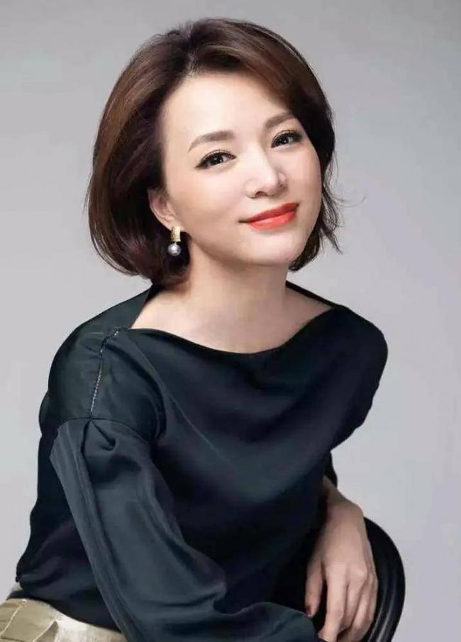 密春雷欠债9亿，原配金晶成赢家，董卿满盘皆输