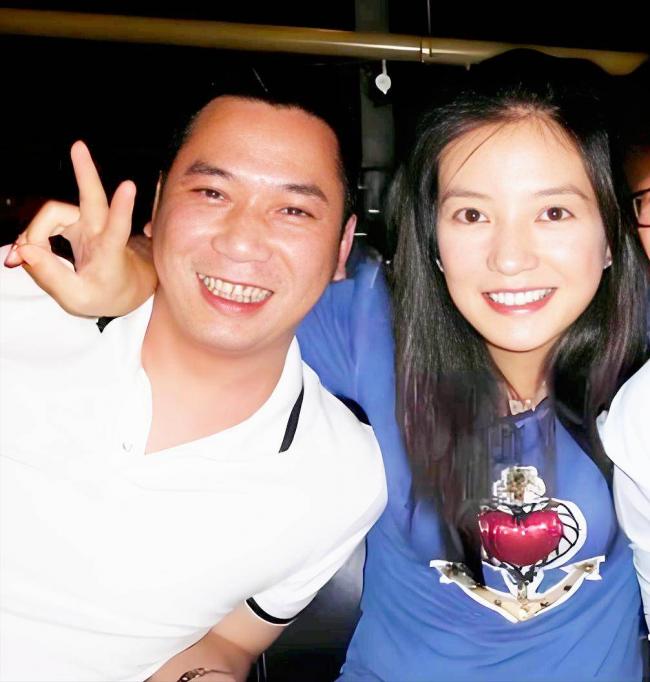 黄有龙:与赵薇结婚当生意 离异后两人仍联系 黄有龙:与赵薇结婚当生意 离异后两人仍联系