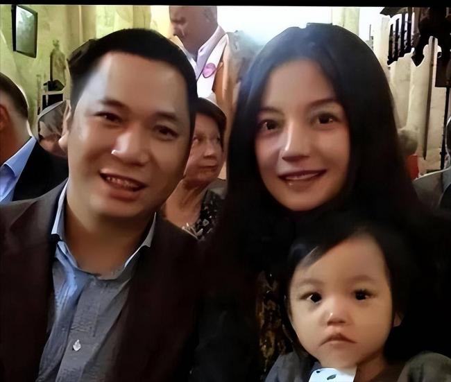 黄有龙:与赵薇结婚当生意 离异后两人仍联系 黄有龙:与赵薇结婚当生意 离异后两人仍联系