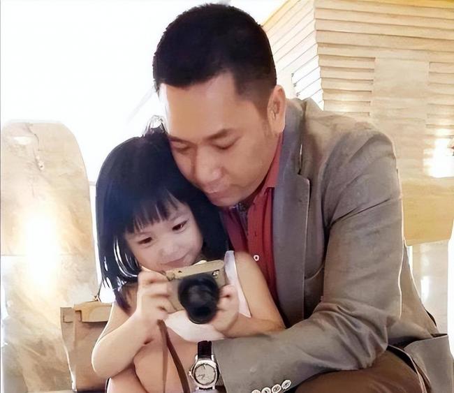 黄有龙:与赵薇结婚当生意 离异后两人仍联系 黄有龙:与赵薇结婚当生意 离异后两人仍联系