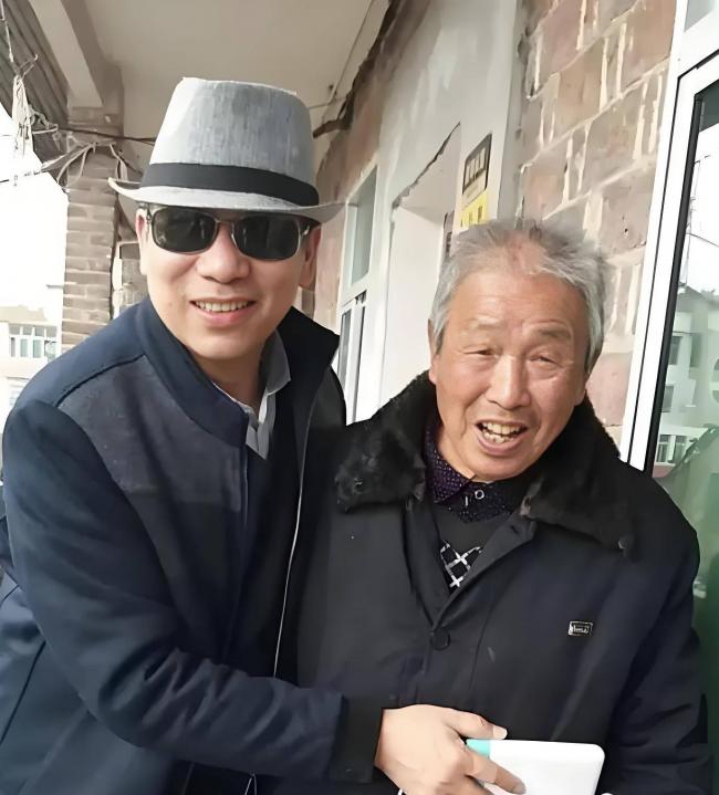 黄有龙:与赵薇结婚当生意 离异后两人仍联系 黄有龙:与赵薇结婚当生意 离异后两人仍联系