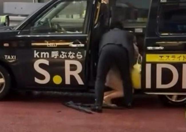 ��Ů�ɱ�����°��Ƭ�贫   ������