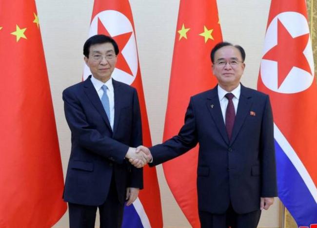 金正恩最亲密助手罕见现身 见王沪宁 金正恩最亲密助手罕见现身 见王沪宁
