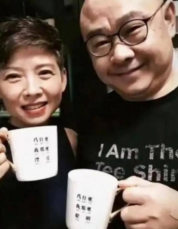 抛下40天女儿与人私奔 刀郎前妻见夫爆红找上门 抛下40天女儿与人私奔 刀郎前妻见夫爆红找上门
