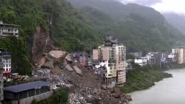重庆山崩现场发现疑似生命迹象 但是… 重庆山崩现场发现疑似生命迹象 但是…
