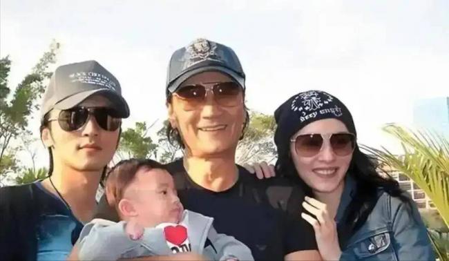 谢贤死因曝光,港媒曝火葬内幕,难怪她哭红眼 谢贤死因曝光,港媒曝火葬内幕,难怪她哭红眼