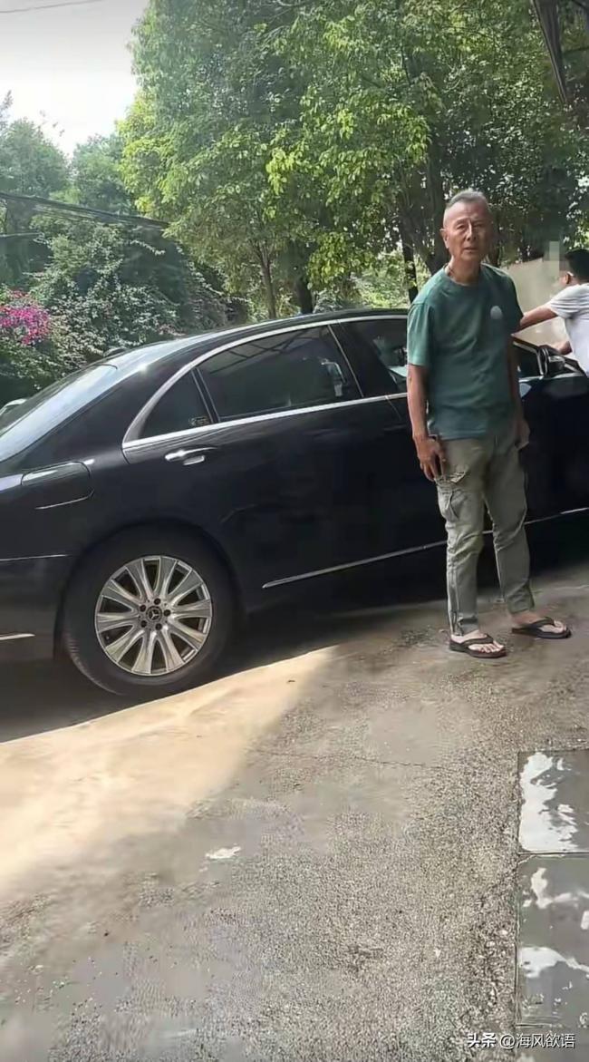 72岁刘德凯被曝昆明养老,满头白发依旧帅气 72岁刘德凯被曝昆明养老,满头白发依旧帅气