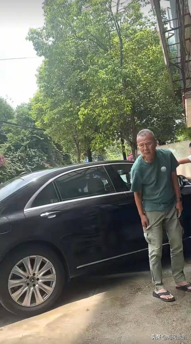 72岁刘德凯被曝昆明养老,满头白发依旧帅气 72岁刘德凯被曝昆明养老,满头白发依旧帅气