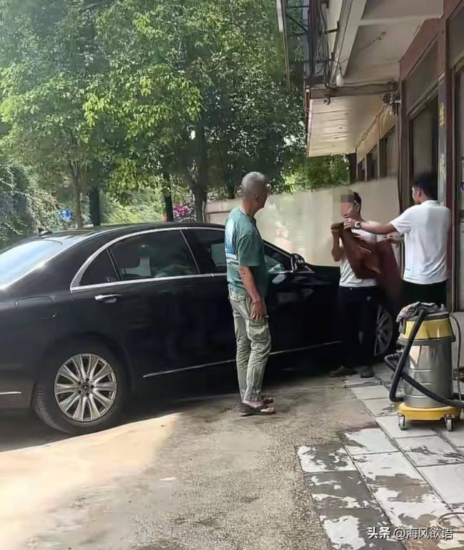 72岁刘德凯被曝昆明养老,满头白发依旧帅气 72岁刘德凯被曝昆明养老,满头白发依旧帅气
