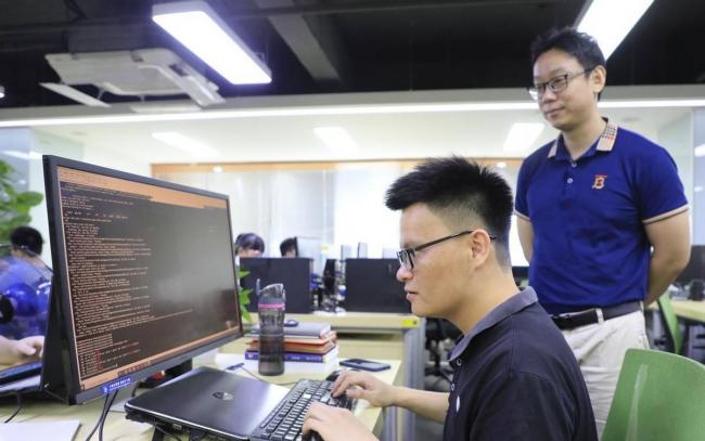 AI越发达,这10类工作越稳,真正的铁饭碗 AI越发达,这10类工作越稳,真正的铁饭碗