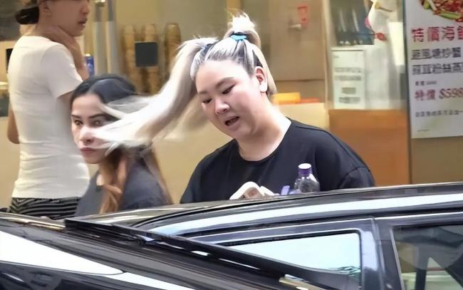 39岁郑欣宜染金发被曝即将复出 抗抑郁症三年 39岁郑欣宜染金发被曝即将复出 抗抑郁症三年