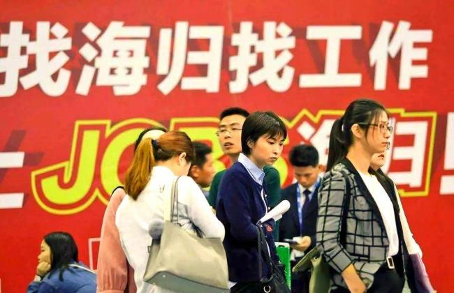 网炸锅:父亲晒200万海归女儿 放话谁配得上 网炸锅:父亲晒200万海归女儿 放话谁配得上