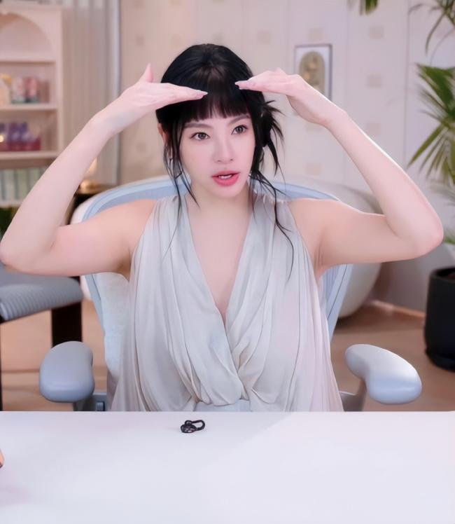 强行扮嫩,梳个齐刘海就硬演少女 强行扮嫩,梳个齐刘海就硬演少女