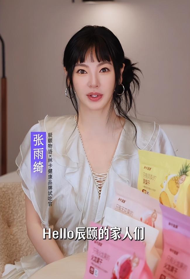 强行扮嫩,梳个齐刘海就硬演少女 强行扮嫩,梳个齐刘海就硬演少女