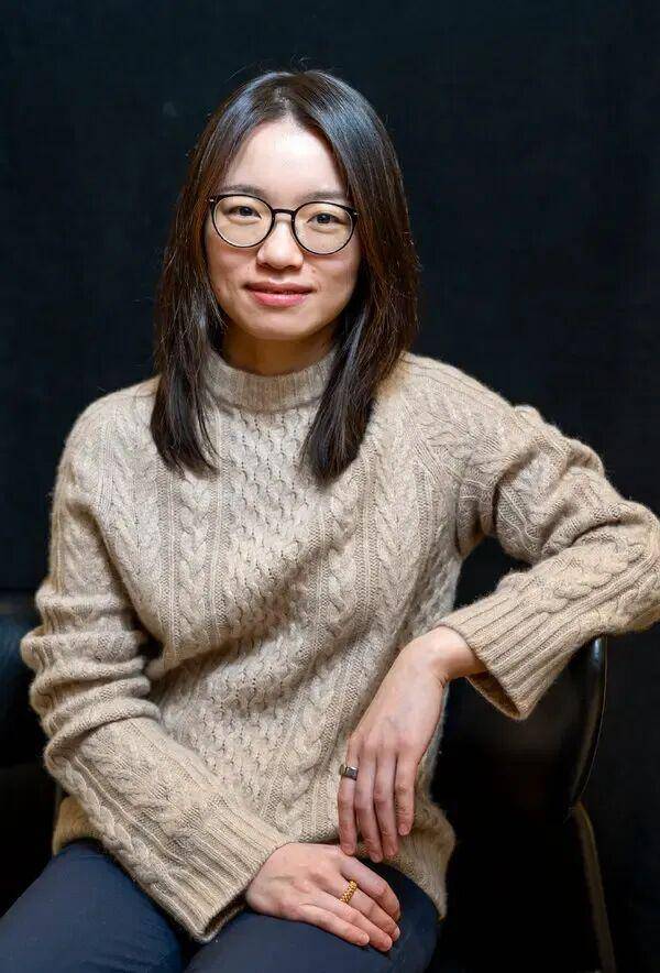 35岁王虹戴卡地亚领奖,高智风穿搭绝了 35岁王虹戴卡地亚领奖,高智风穿搭绝了