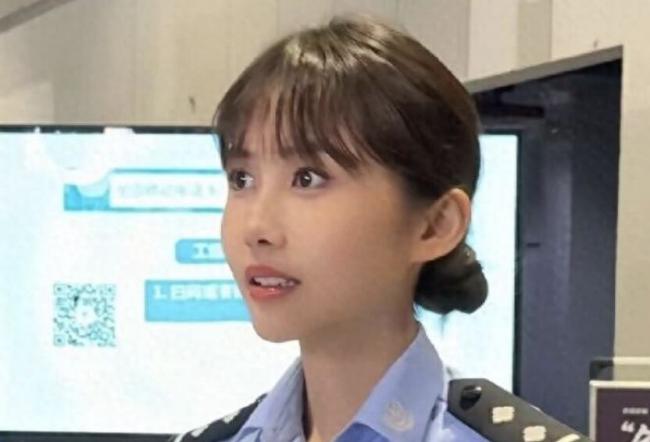 上海女警撞脸邱淑贞 意外爆红