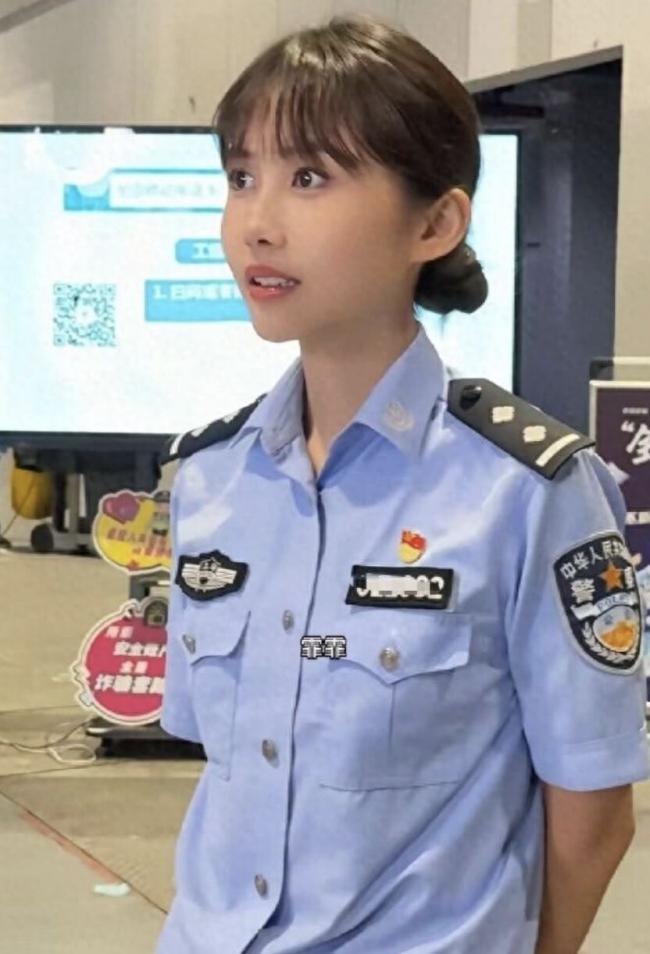 上海女警撞脸邱淑贞 意外爆红