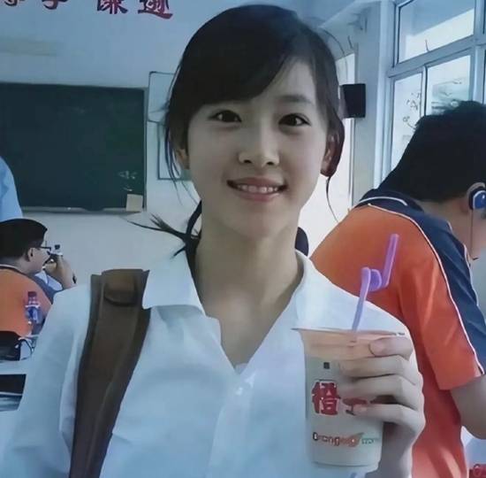 章泽天近照 梦回“奶茶妹妹” 章泽天近照 梦回“奶茶妹妹”