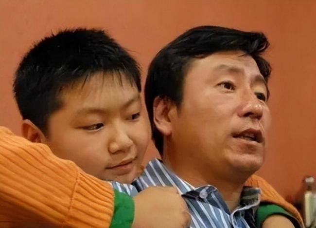 白岩松藏了28年的儿子,竟成央视最不敢惹的人 白岩松藏了28年的儿子,竟成央视最不敢惹的人