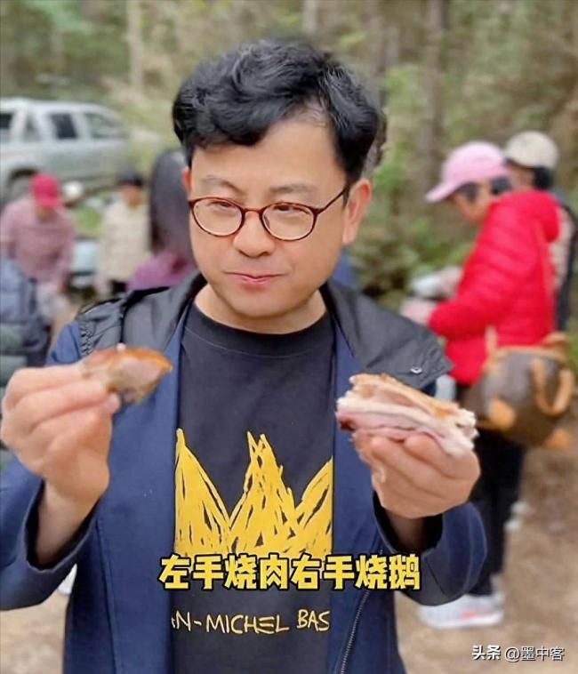他追着周星驰道谢20米，卑微到“跪舔”