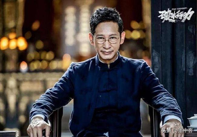 他追着周星驰道谢20米，卑微到“跪舔”