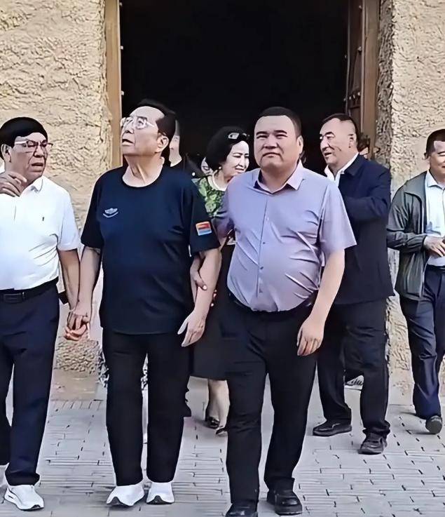 ������ޱ������θ��Ϲ�����һ ��˫����������