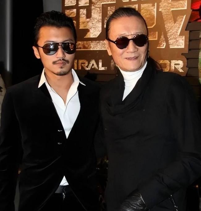 亲儿子不亲、王菲闺女不认,谢霆锋处境太尴尬 亲儿子不亲、王菲闺女不认,谢霆锋处境太尴尬