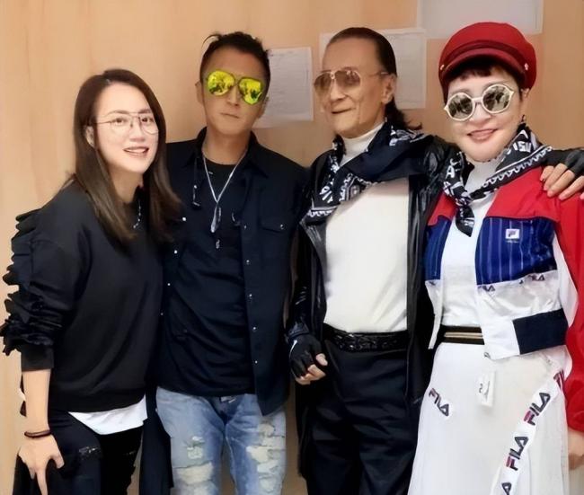 亲儿子不亲、王菲闺女不认,谢霆锋处境太尴尬 亲儿子不亲、王菲闺女不认,谢霆锋处境太尴尬