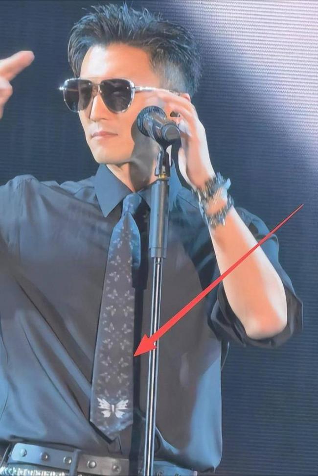 亲儿子不亲、王菲闺女不认,谢霆锋处境太尴尬 亲儿子不亲、王菲闺女不认,谢霆锋处境太尴尬