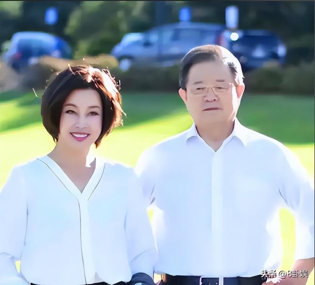 身价上亿的刘晓庆,竟被小38岁前男友算计了 身价上亿的刘晓庆,竟被小38岁前男友算计了