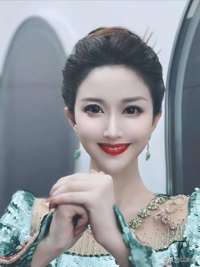 她比董卿知性、比周涛漂亮、39岁未婚育 她比董卿知性、比周涛漂亮、39岁未婚育