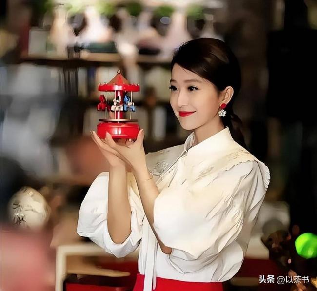 她比董卿知性、比周涛漂亮、39岁未婚育 她比董卿知性、比周涛漂亮、39岁未婚育
