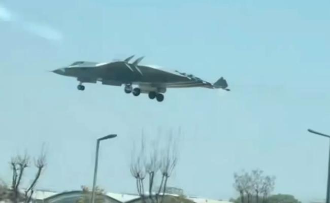 中国歼-36战机首次曝光 被称为“空中神盾” 中国歼-36战机首次曝光 被称为“空中神盾”