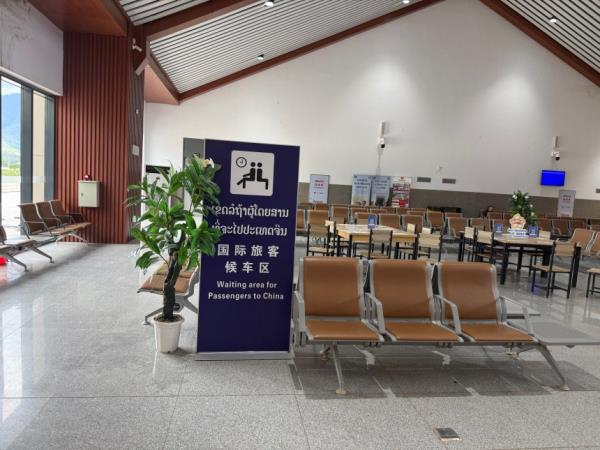 处处是中文招牌 世界又一城变得如中国城市