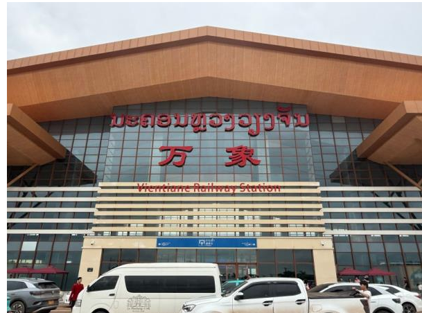 处处是中文招牌 世界又一城变得如中国城市