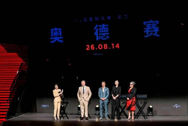 《奥德赛》剧组访华 上海女主持弯腰、屈膝.... 《奥德赛》剧组访华 上海女主持弯腰、屈膝....